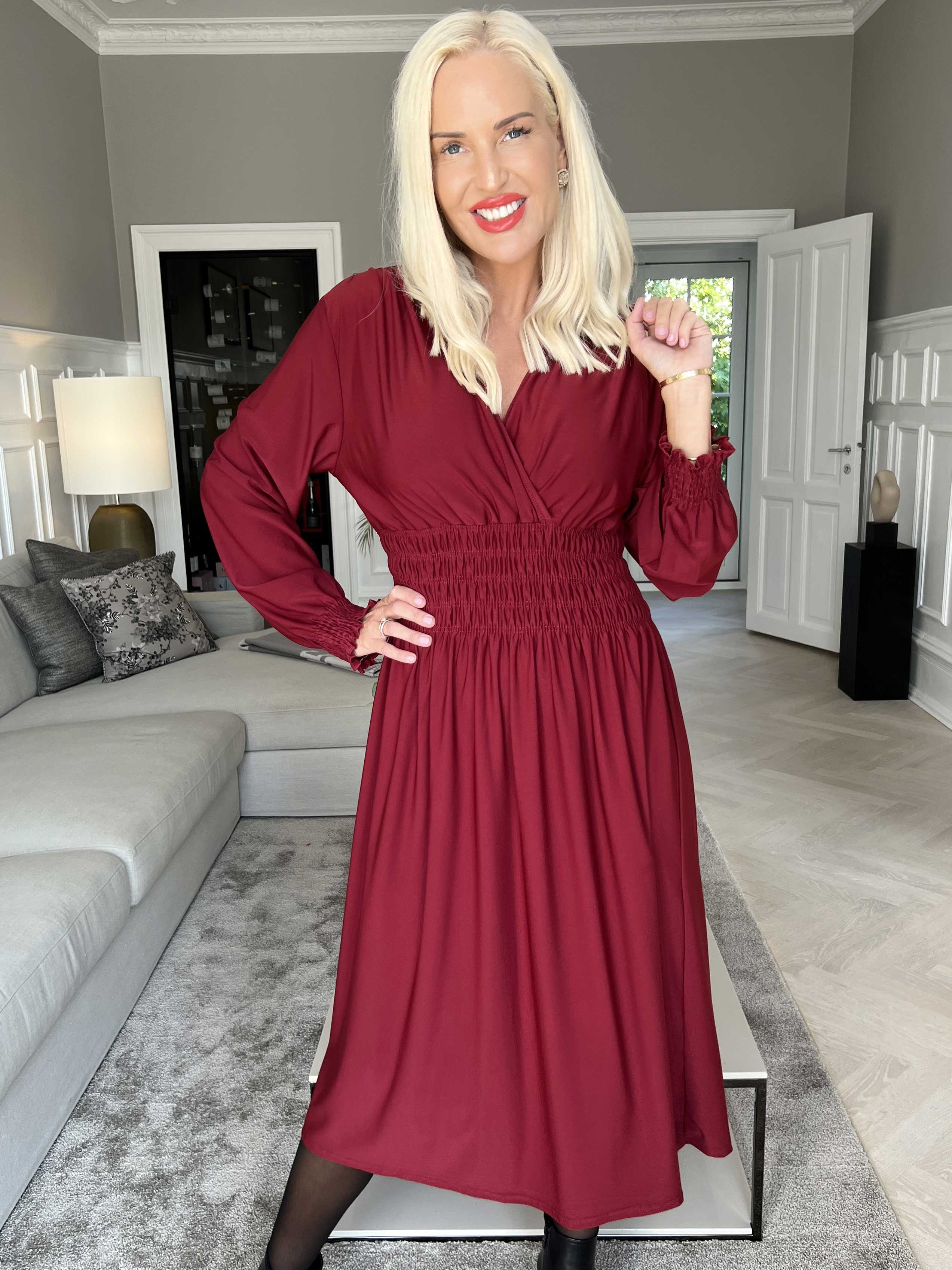 Pams Plain Midi L/S - Elastisk kjole med smock og lange ærmer